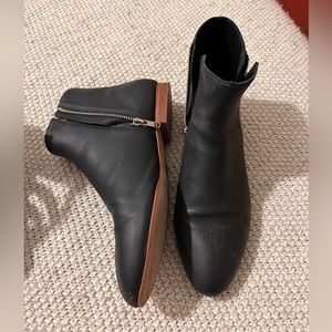 Cute flat boots